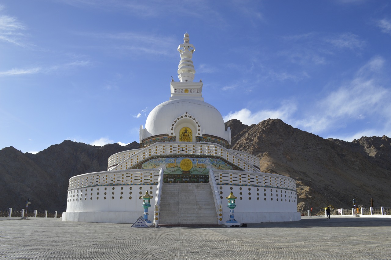 LEH LADAKH ROAD TRIP – 07N/08D – FROM DELHI - MANALI - LEH LEH LADAKH ROAD TRIP – 07N/08D – FROM DELHI - MANALI - LEH